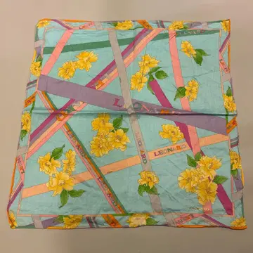 LEONARD 레오나르 꽃무늬 손수건 스카이블루