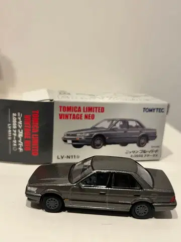 토미카 리미티드 빈티지 네오 닛산 블루버드