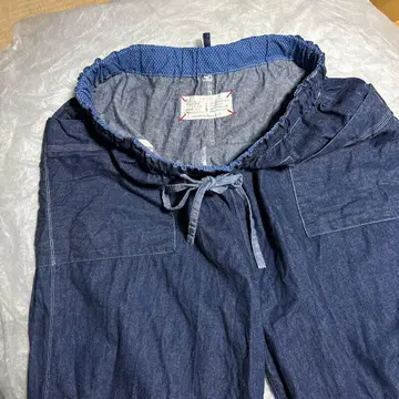 릴랙스 핏 다크 블루 팬츠 카세이도