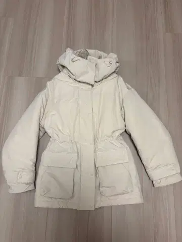 UNIQLO 화이트 하이브리드 다운 자켓 후드 부착