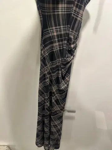 R.ANDY 체크 무늬 타이트 스커트