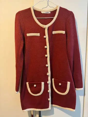 보르도 긴팔 가디건 버튼 포함