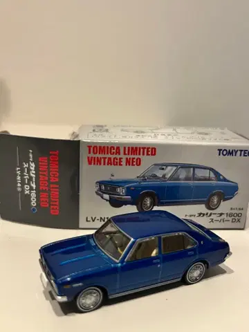 토미카 리미티드 빈티지 네오 토요타 카리나 1600