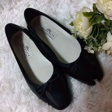 템퍼레이트 리본 발레 슈즈 블랙 에나멜 36