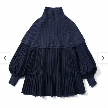 리브 인 컴포트 플리츠 도킹 니트 블라우스 미개봉