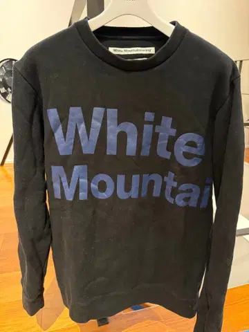 화이트 마운티니어링 로고 맨투맨 사이즈 2