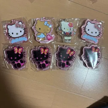 헬로키티 아크릴 키링 8개 세트