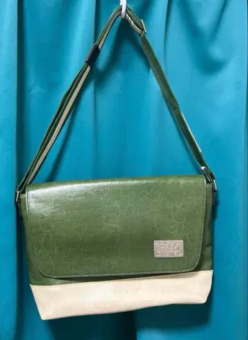 타이거 & 버니 숄더백 그린