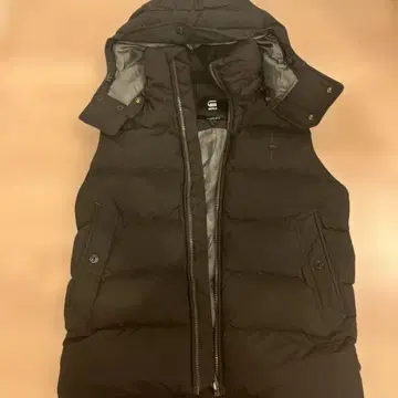 블랙 다운 베스트 탈부착 후드 부착
