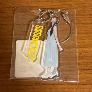 tripleS 지우 아크릴 키링