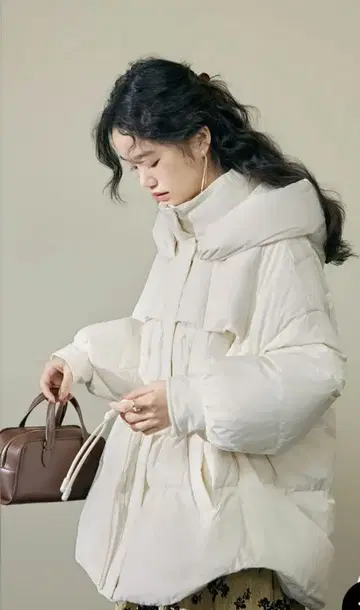 KUOSE 화이트 다운 코트