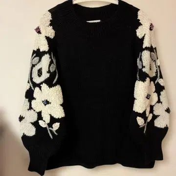 꽃무늬 비즈 장식 긴팔 니트 스웨터