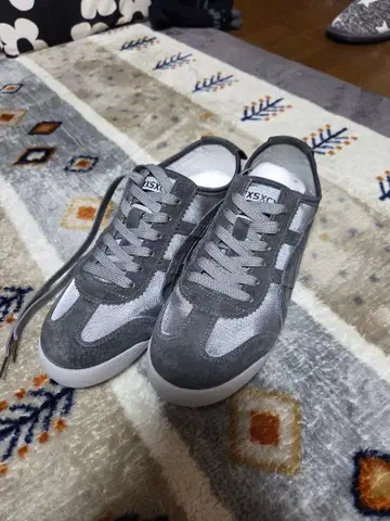 미사용 새상품 그레이 스웨이드 로우컷 스니커즈