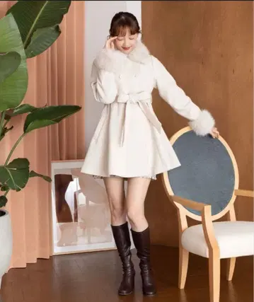 멀티웨이 인조 모피 칼라 플레어 코트 마제스틱 레곤