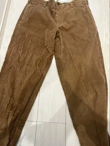브라운 팬츠