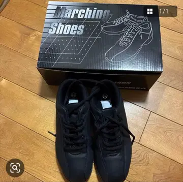 Marching Shoes 블랙 스니커즈