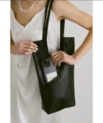 [ un/neu ] 미니 포켓 심플 렉탱글 토트