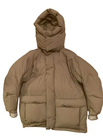 BEAMS 후드 부착 다운 자켓