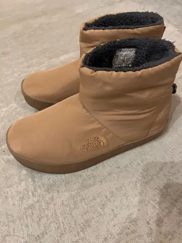 THE NORTH FACE 베이지 숏부츠