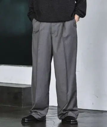 Urban Comfortable 세미 와이드 실루엣 TR 원턱 슬랙스