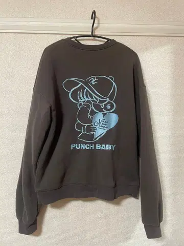 카오요리나카미 PUNCH BABY 차콜 맨투맨