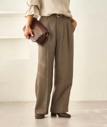 레이디 핸섬 시리즈 울 라이크 허리 턱 세미 와이드 팬츠 베이지