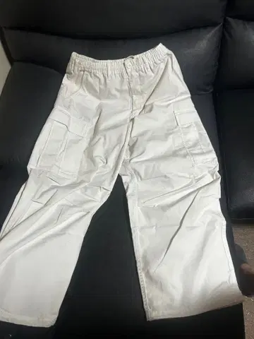 화이트 카고 팬츠