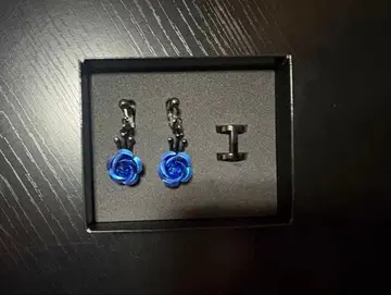 Ado 공식 굿즈 패셔너블 귀찌 블루 로즈