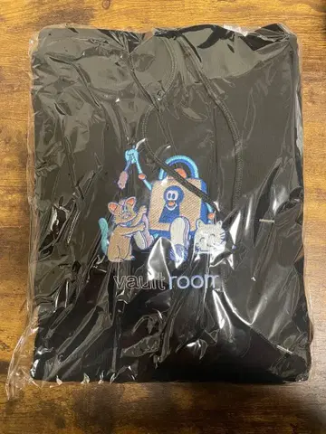 vault room nqrse 블랙 후드 부착 후드티