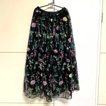 Grace Class 플라워 자수 샤샤 스커트