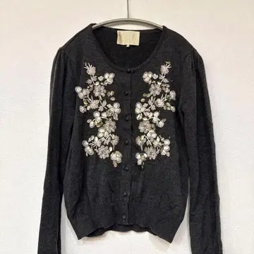 체스티 자수 포함 그레이 가디건