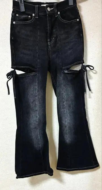 리젝시 컷 아웃 리본 데님 팬츠 블랙