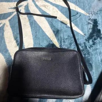 네이비 숄더백 합성 피혁