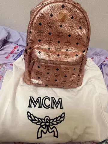 MCM 스터드 백팩 로즈 골드