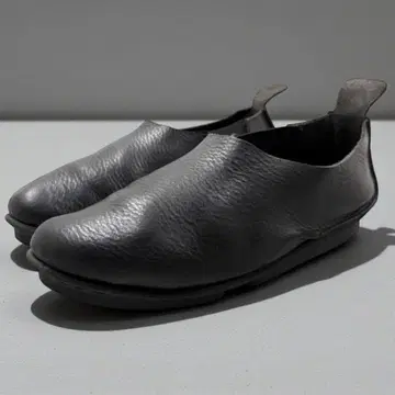 새상품급 트리픈 COMMON 슬립온 39 사이드 고어 가죽 블랙