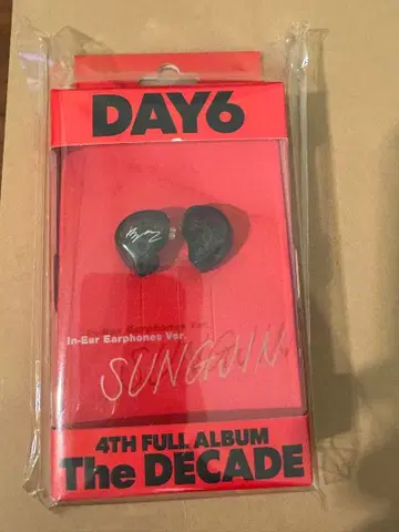 DAY6 더 디케이드 성진 이어모니