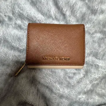 MICHAEL KORS 브라운 3단 폴더형 지갑