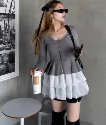 도킹 페플럼 니트 앙상블 그레이