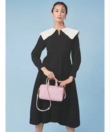 CELFORD (셀포드)의 카라 부착 홀가먼트 원피스