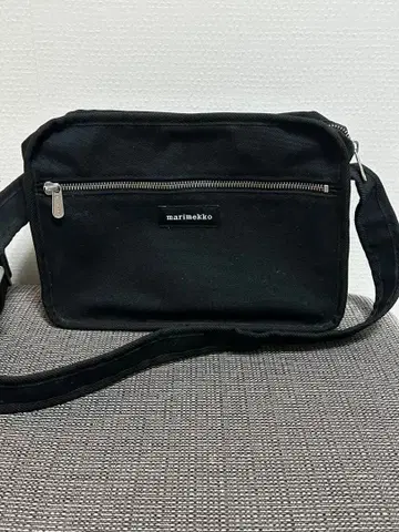 marimekko 숄더백 사선 착용 새상품급