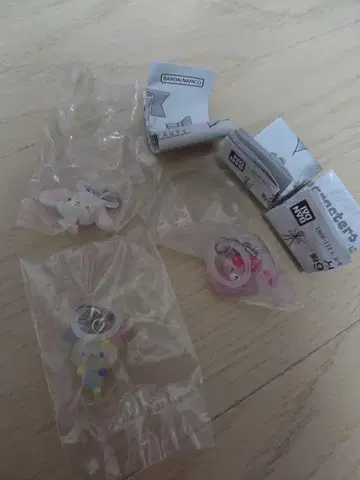 산리오 캐릭터 윳토 메지루시 액세서리 캡슐 토이 3종 세트