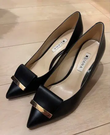 DIANA 블랙 스틸레토 하이힐