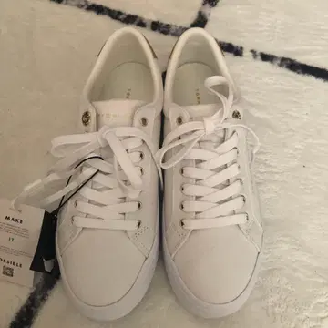 TOMMY HILFIGER 화이트 스니커즈