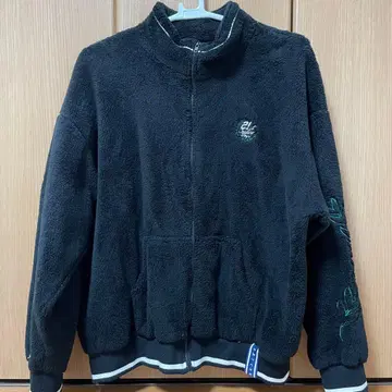 한국 브랜드 ROMANTIC CROWN 플리스