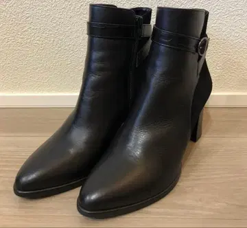 브랜드명: DIANA 블랙 가죽 앵클부츠