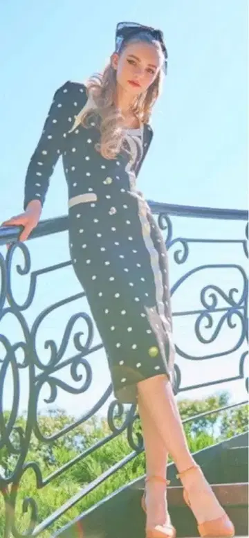 [ 새상품급 ] ROYAL PARTY 배색 도리 타이트 원피스 블랙