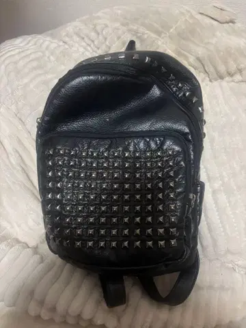 스터드 장식 블랙 백팩