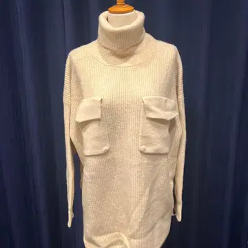 미사용 새상품 Aga 아이보리 터틀넥 니트 스웨터