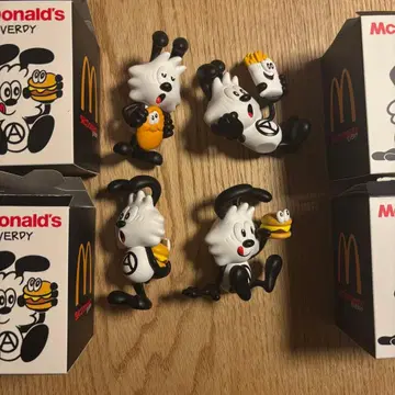 Verdy x McDonalds 콜라보 피규어 컴플리트 세트