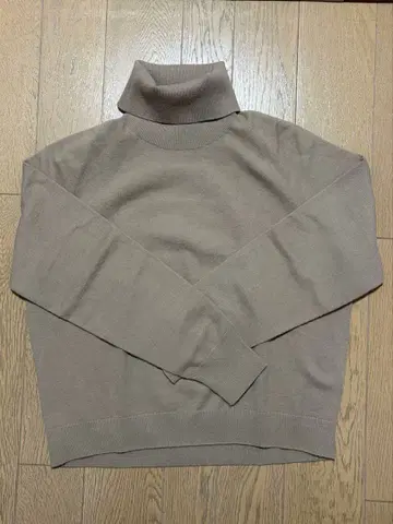 UNIQLO 베이지 터틀넥 니트 긴팔